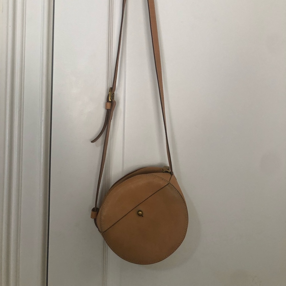 Madewell Leather Circular Bag In Tan